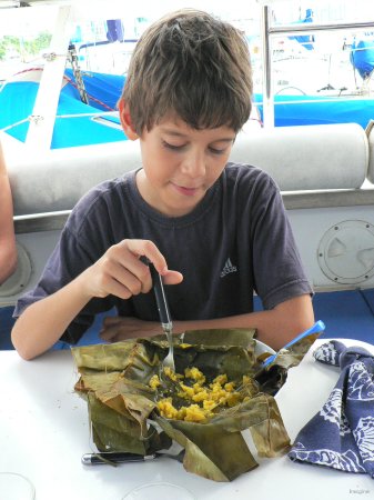152- Bastien teste une autre specialite locale, le tamal 
